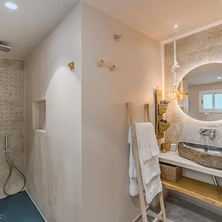 Oceania Private Pool Garden