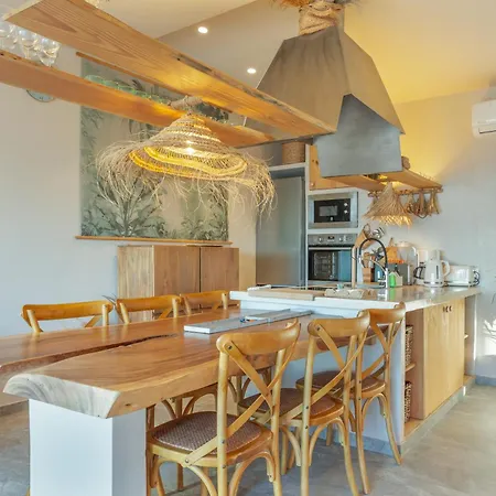 Дом отдыха Oceania Private Pool Garden *