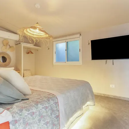 Дом отдыха Oceania Private Pool Garden Чайофа